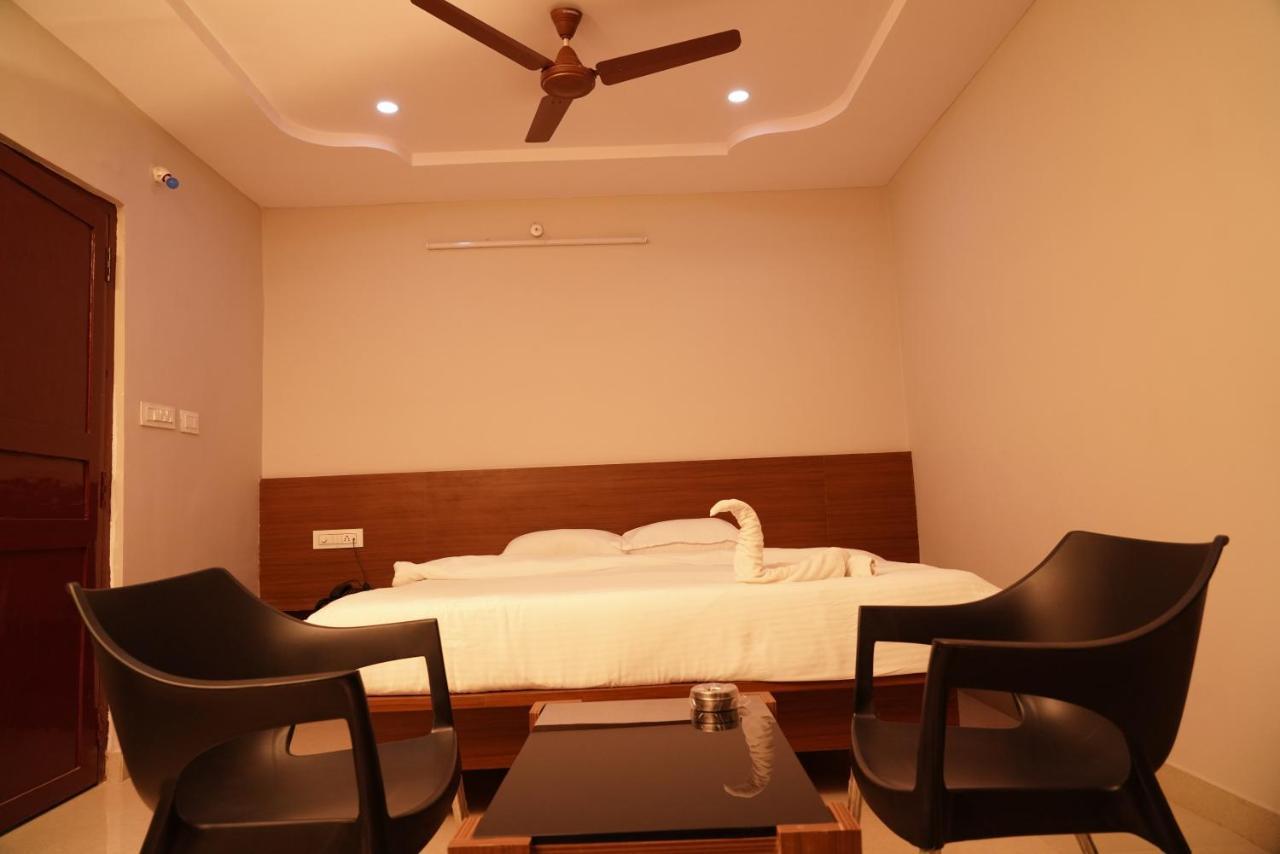 Swagath Residency Kākināda Εξωτερικό φωτογραφία