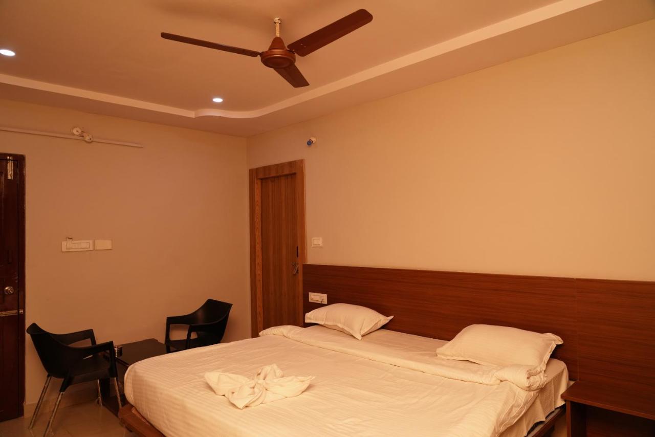 Swagath Residency Kākināda Εξωτερικό φωτογραφία